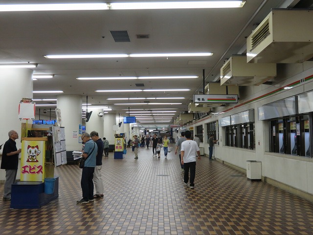 常滑競艇場1階の投票フロア