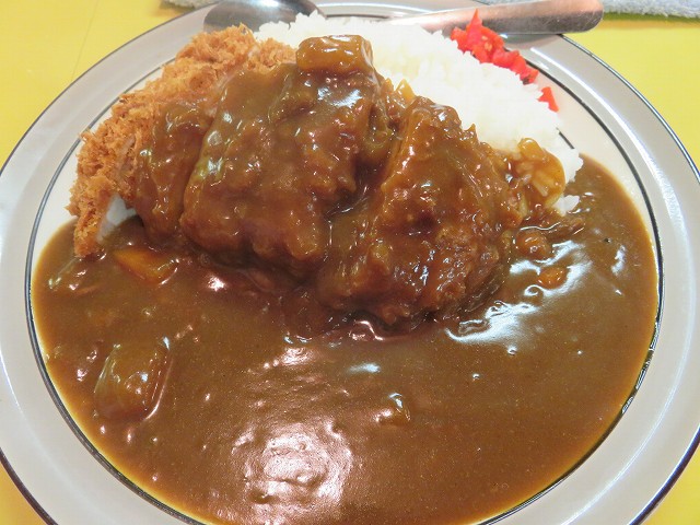 常滑競艇場1階の「キャニオン」のカツカレー