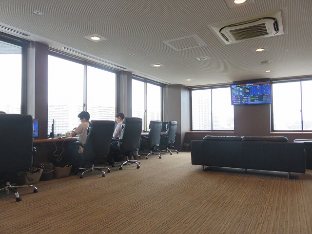 平和島競艇場のロイヤルルームAの室内