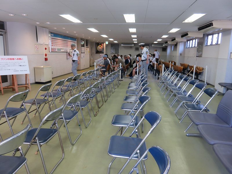 尼崎競艇場の指定席待合室「ヴィーナスロード」
