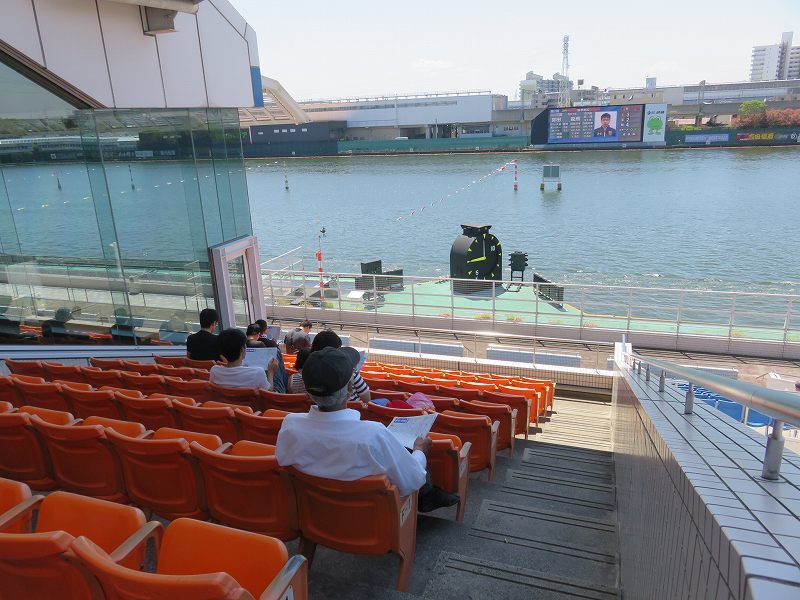 尼崎競艇場の3階から見た水面
