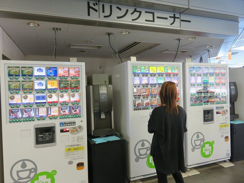 尼崎競艇場の5階有料席のドリンクコーナー