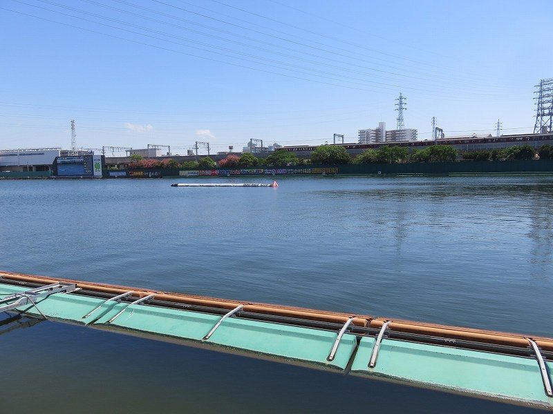 尼崎競艇場の1マーク側水面