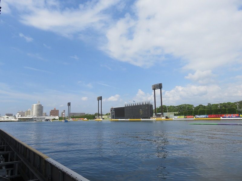 住之江競艇場の1階1マーク側から見た水面