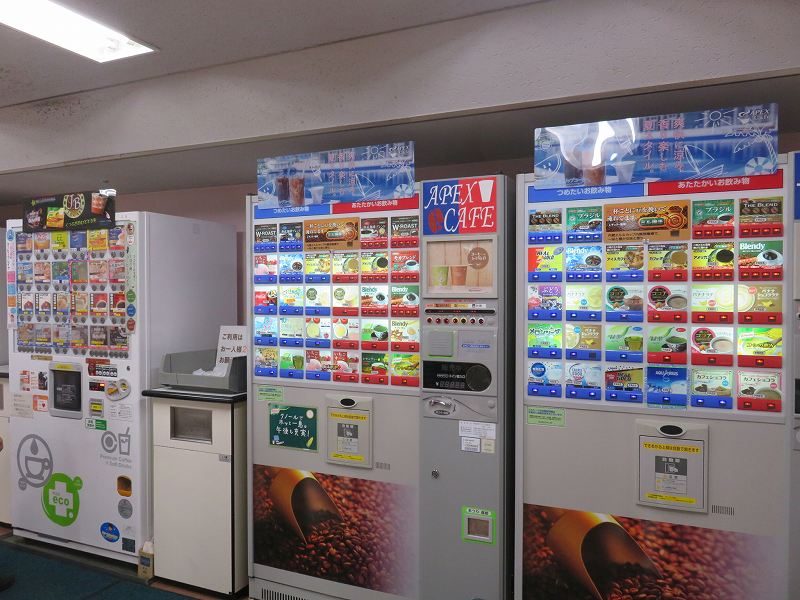 住之江競艇場の3階指定席フロアにあるフリードリンク自販機