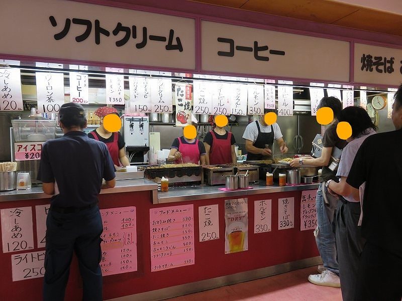 住之江競艇場の2階中央売店