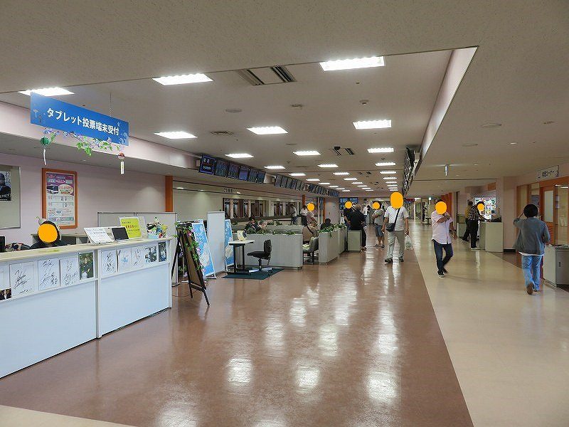 住之江競艇場の3階有料席フロア