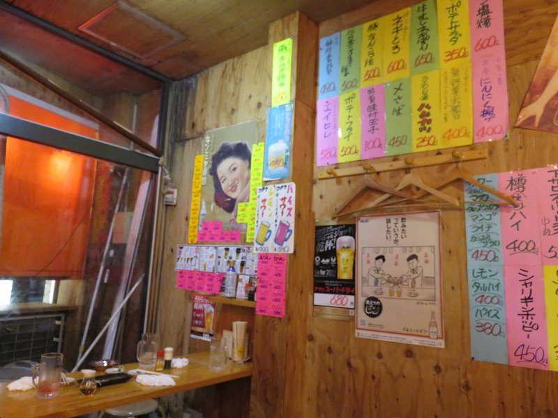 浜松駅前の居酒屋「これだけ」の中のようす