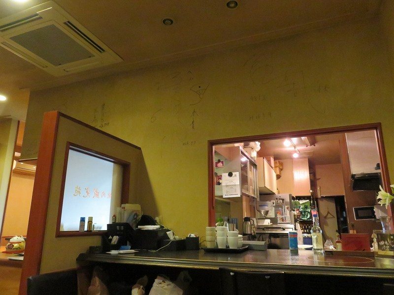 江戸川区松江の焼肉屋「成光苑」の店内
