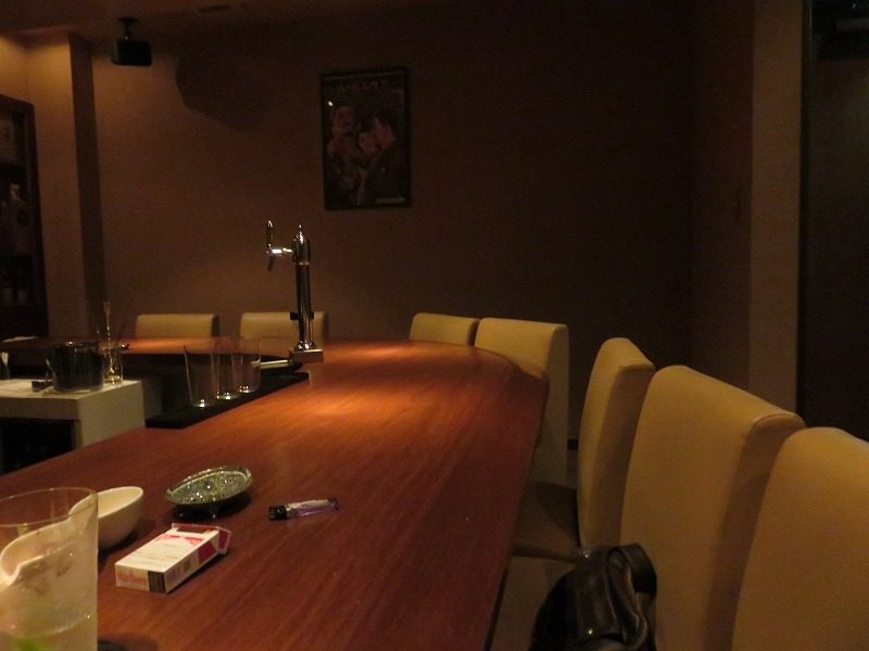 福井片町バー「SOMEDAY」のカウンター
