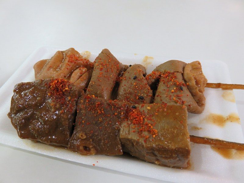 多摩川競艇場の串モツ白と串モツ黒