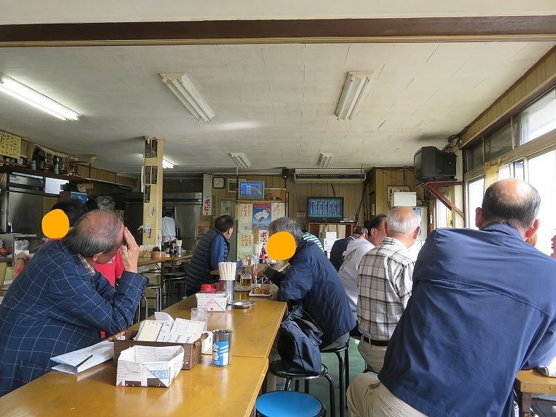 多摩川競艇場の向かいの「桑実商店」の店内のようす
