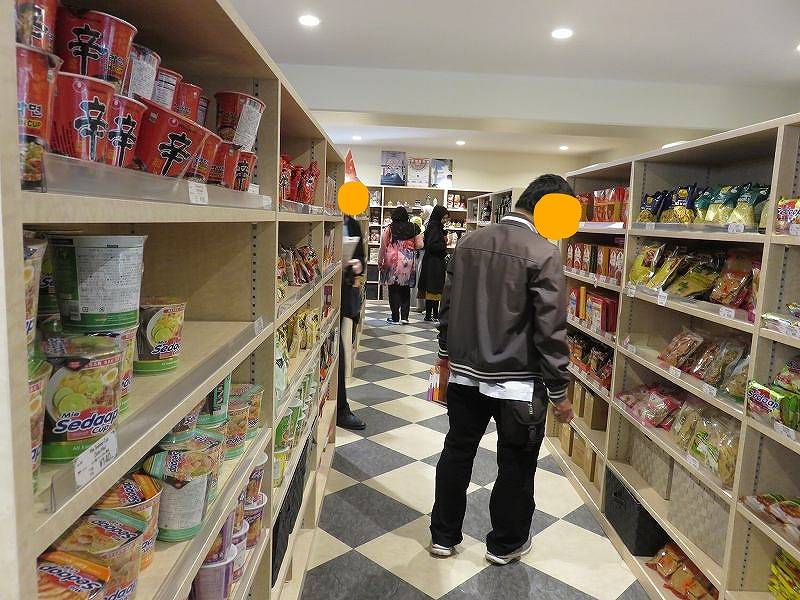 東京ジャーミイ1階ハラールマーケットの店内