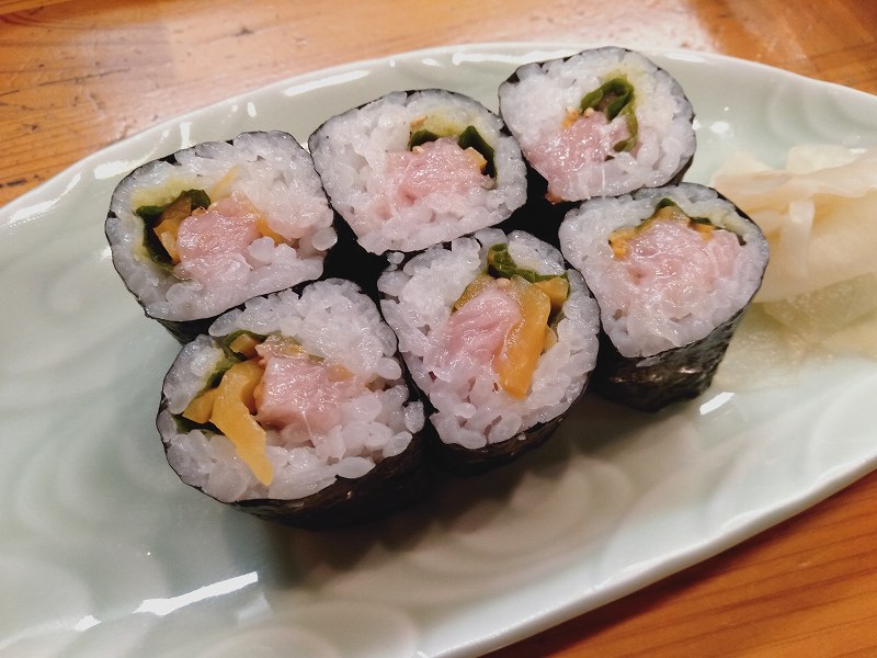 「鮨dining松雪」のとろたく巻き