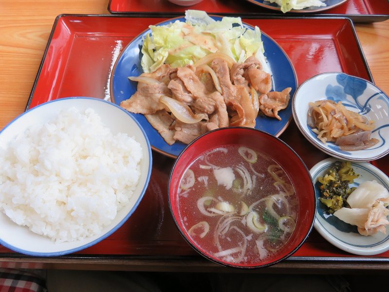 多摩川競艇場前の定食屋「大むらや」の豚生姜焼き定食(700円)