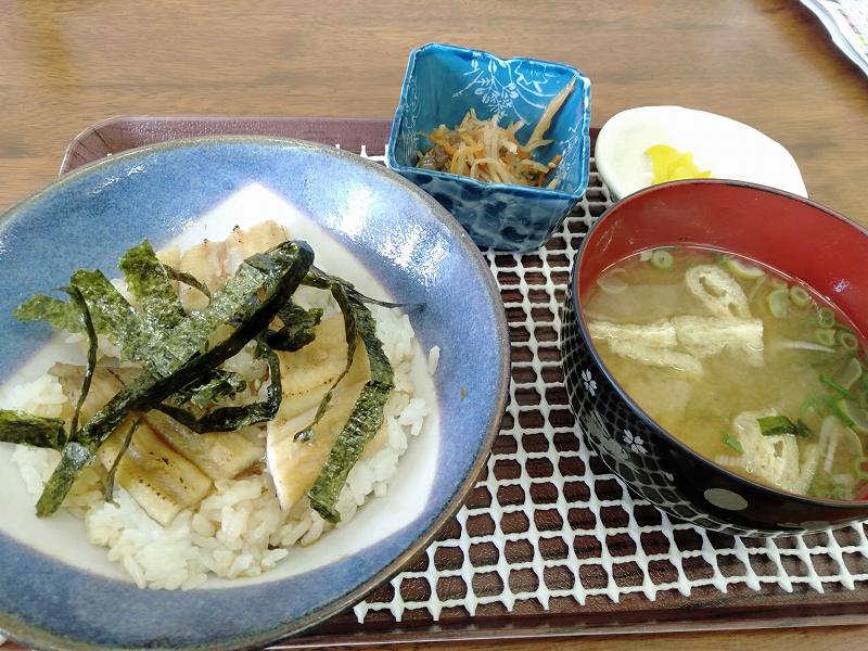 宮島競艇場3階一般席の食堂「第一食堂」の穴子丼