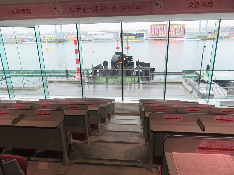 丸亀競艇場の2階レディースシート