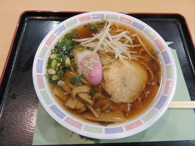 丸亀競艇場の2階フードコート内「ターンマーク」のラーメン(460円)