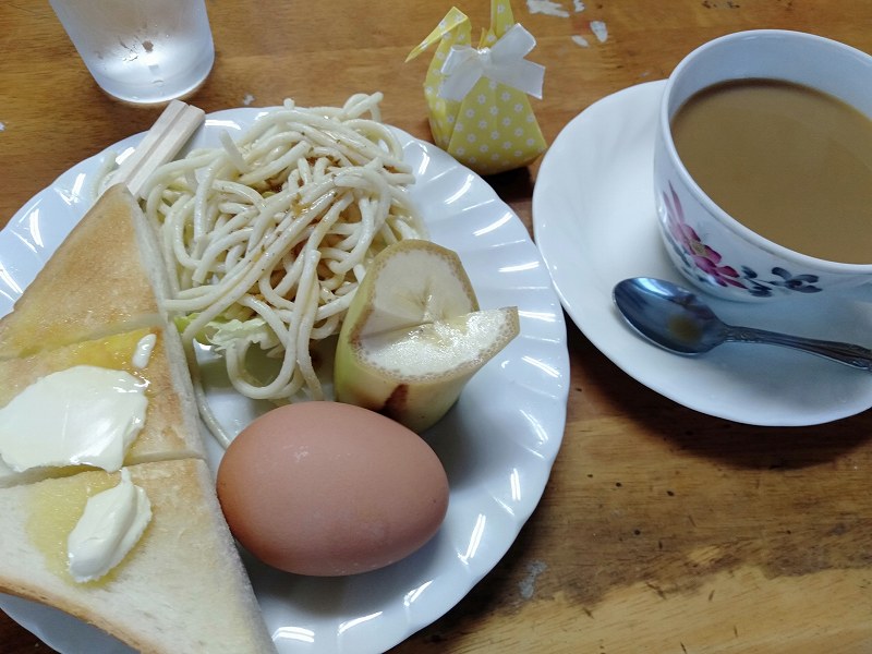 本島にある喫茶店「茶房伊達」のモーニング(300円)