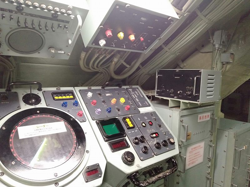 海上自衛隊呉資料館前にある潜水艦の艦内のようす
