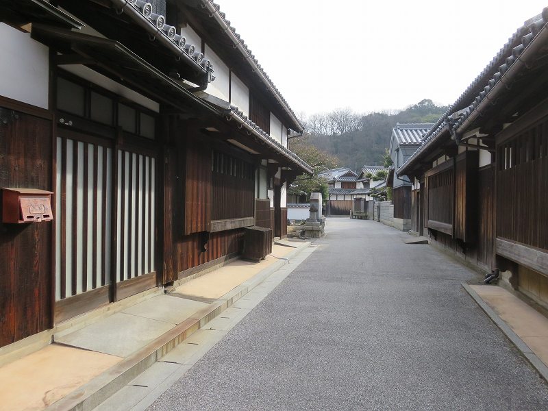 本島の「笠島まちなみ保存地区」のようす