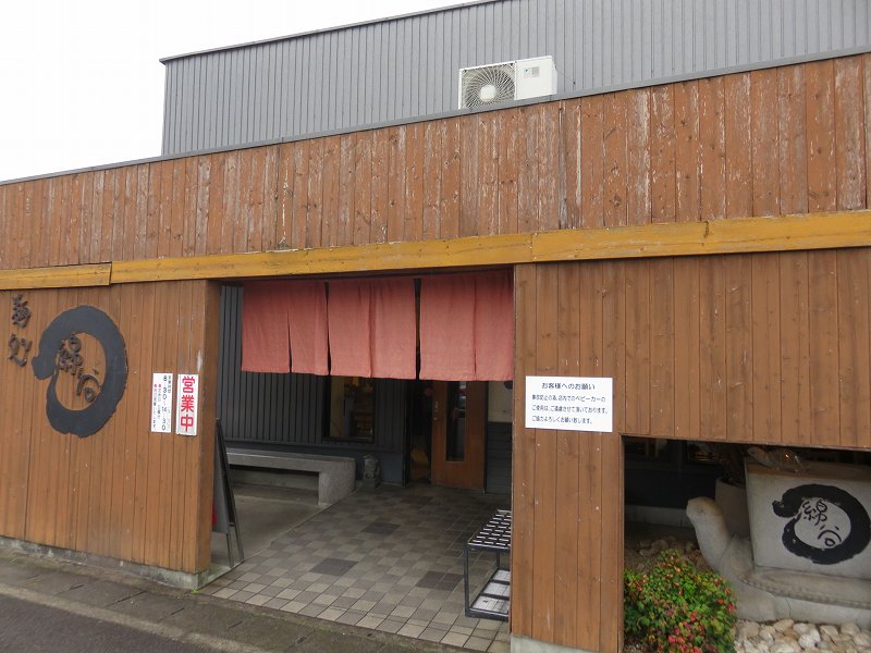 丸亀市の「麵処綿谷丸亀店」の外観