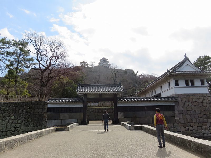 丸亀市の丸亀城の入り口