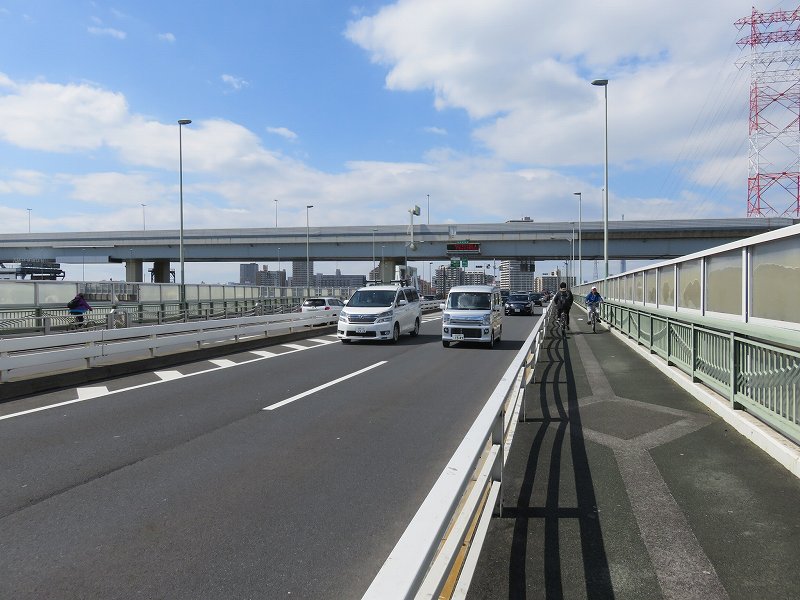 中川の上の新大橋通り