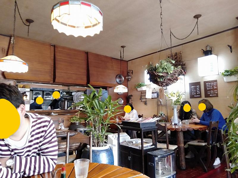 丸亀市の「ピザ専門店ロネ」の店内のようす