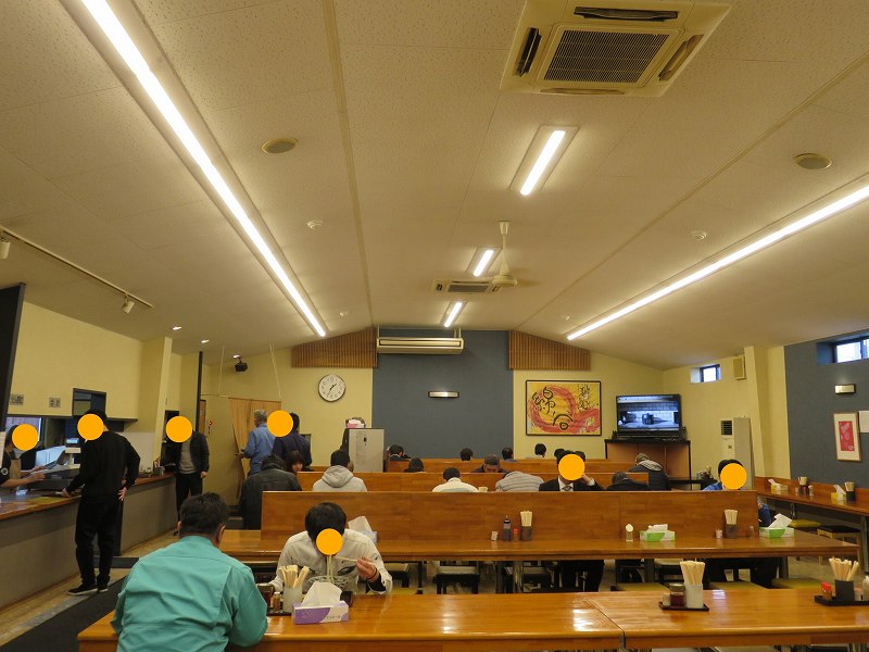丸亀市の「麵処綿谷丸亀店」の店内