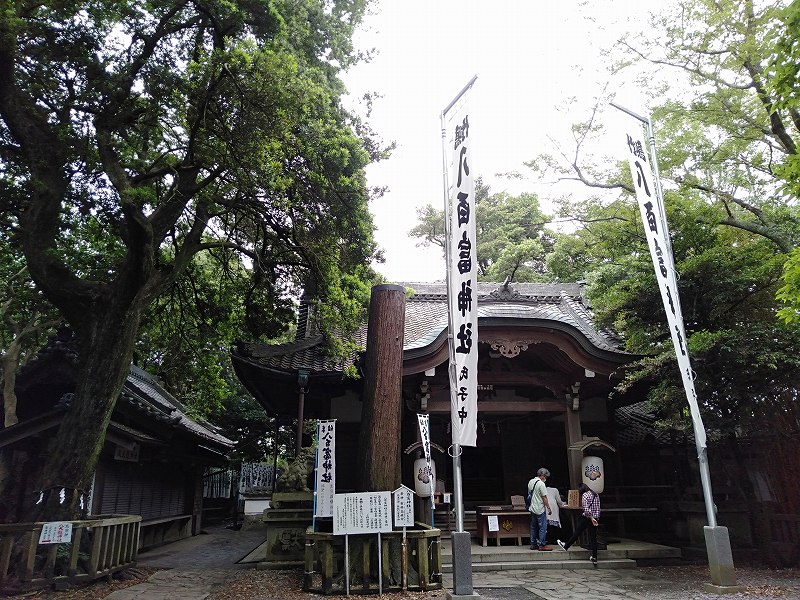 蒲郡の竹島にある八百富神社境内