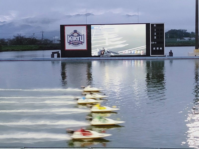 ボートレース桐生のわいわいシートから見える競争水面