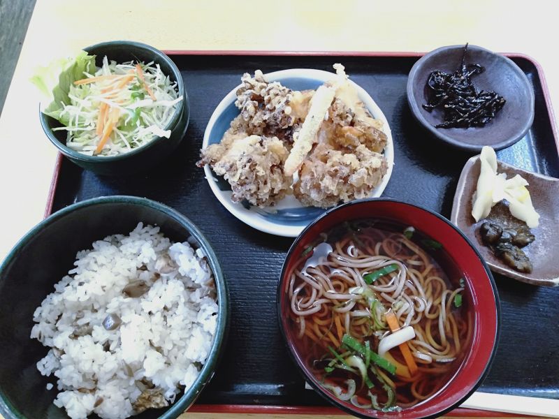 「列車のレストラン清流」の舞茸ご飯定食(1,250円)