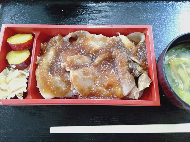 「列車のレストラン清流」の「やまと豚弁当」