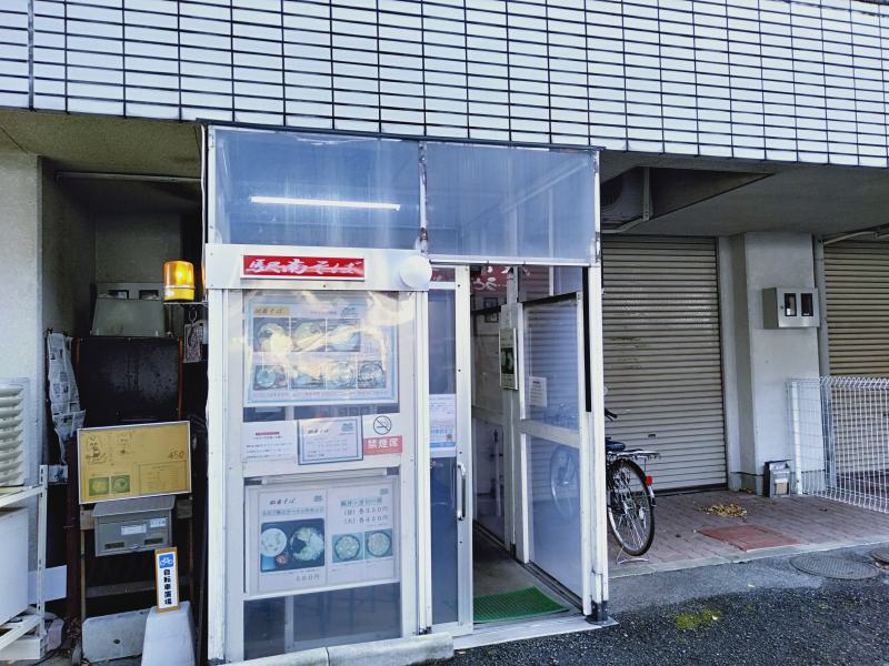 桐生の「駅南そば」の外観