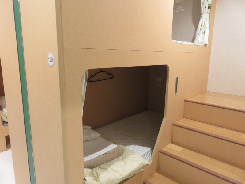オーシャン東九フェリー「りつりん」の2等洋室の相部屋のベッド