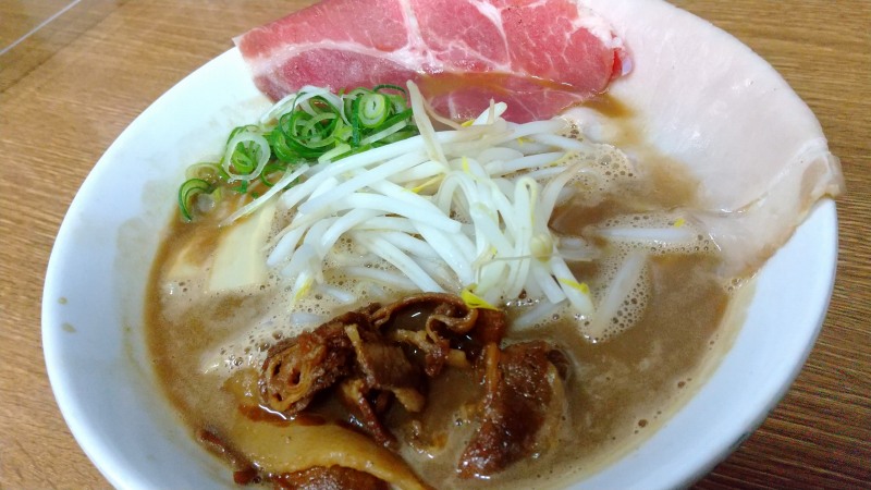 徳島市のラーメン屋「王者-23」の特製中華そば