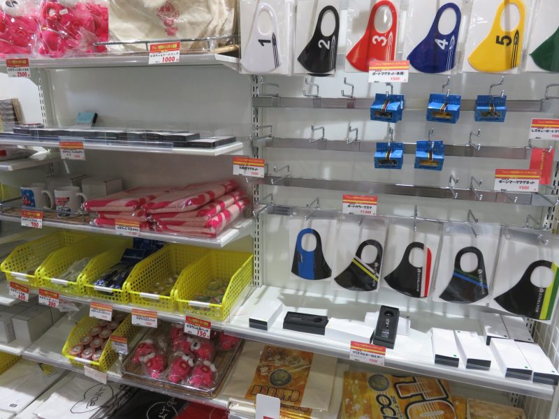 ボートレース鳴門内のヤマザキショップで販売しているボートレース鳴門グッズ