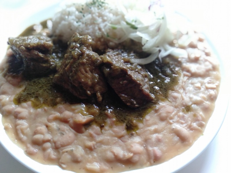 ペルー料理「タクタク」のフレホル・コン・セコン(豆と牛肉)