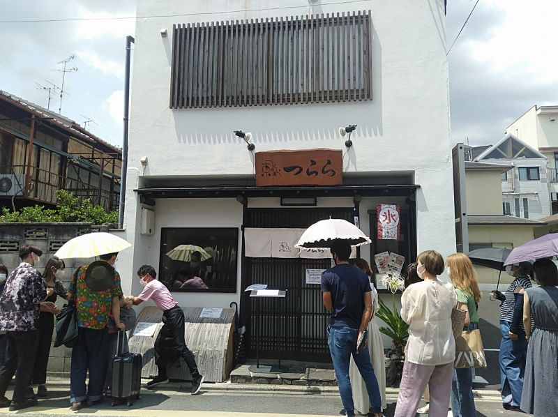 京氷菓つららの店の前にできる行列