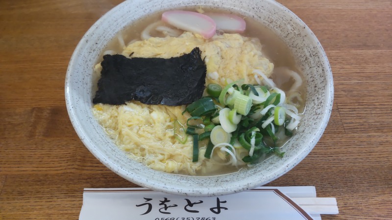 常滑駅前の競艇らーめん「うおとよ」の玉子とじうどん