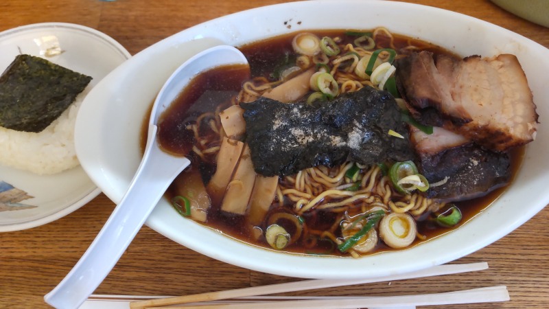 常滑駅前の競艇らーめん「うおとよ」の競艇ラーメン