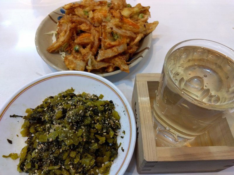 黒崎駅「エビス屋昼夜食堂」の高菜の油炒めとかき揚げ
