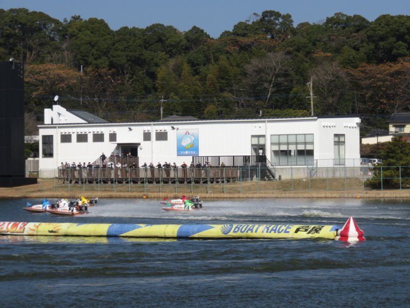 ボートレース芦屋の対岸に見えるアシ夢テラス