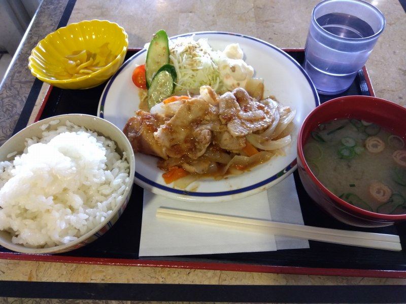 ボートレース芦屋地下1階レストラン「ファーストフードプラザ」の豚の生姜焼き定食（650円）