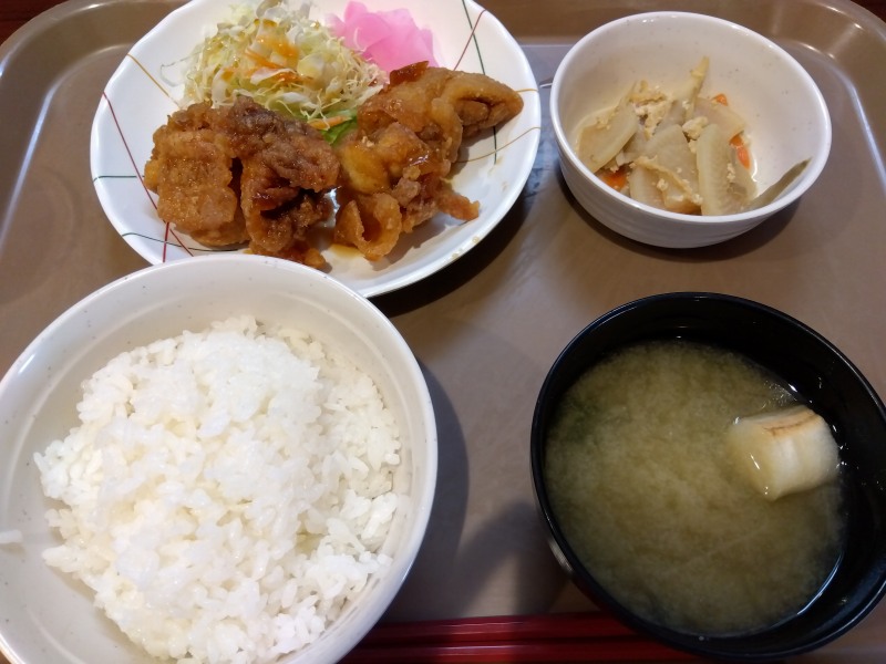 下関市役所の4階食堂のチキン南蛮定食（550円）
