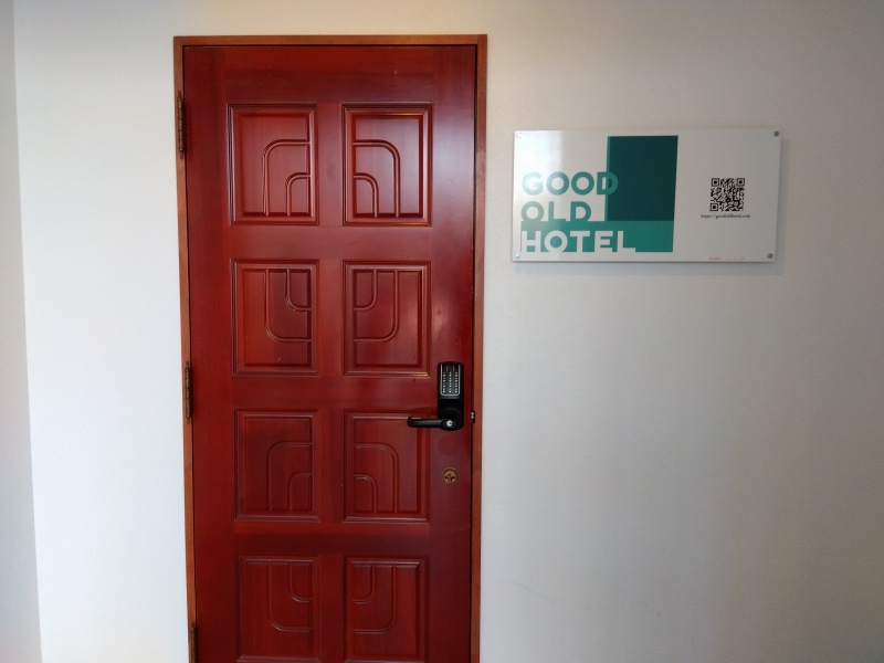 「GOOD OLD HOTEL」の入り口