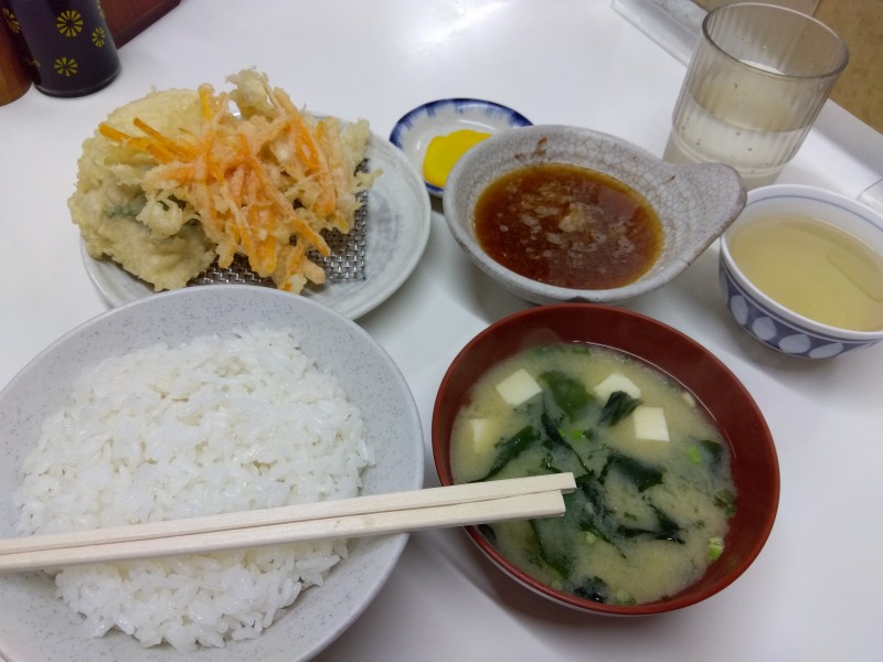 小倉のアーケード街にある「天ぷら定食ふじしま」の天ぷら定食