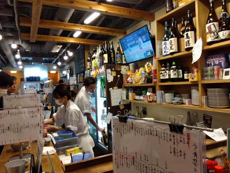 小倉のアーケード街にある「スタンド福助」の店内