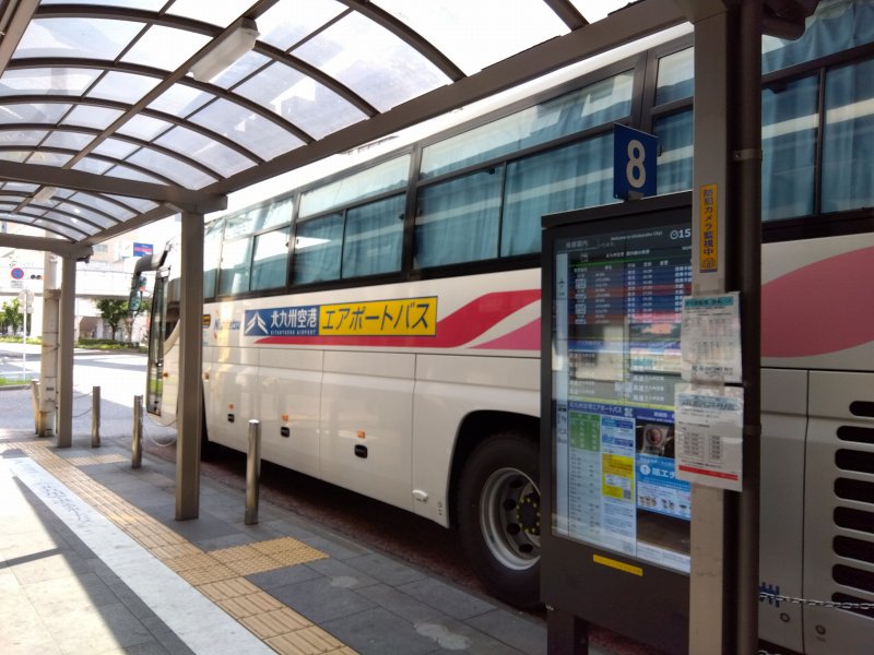 小倉駅からボートレース若松への無料バスが出ている8番乗り場